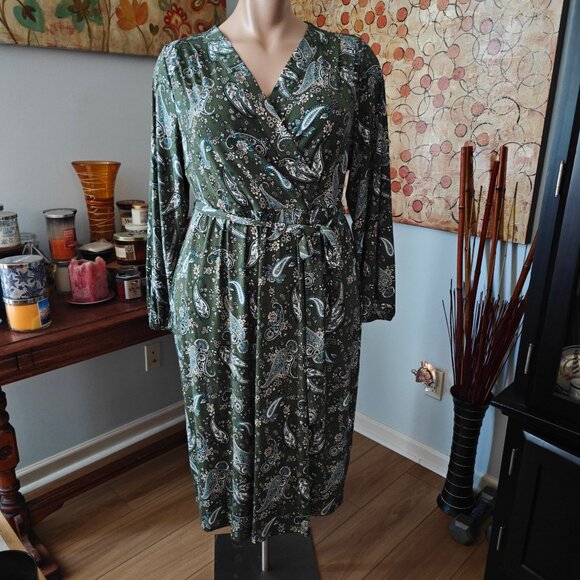 Lane Bryant Dresses & Skirts - Lane Bryant 22/24W Faux Wrap Dress